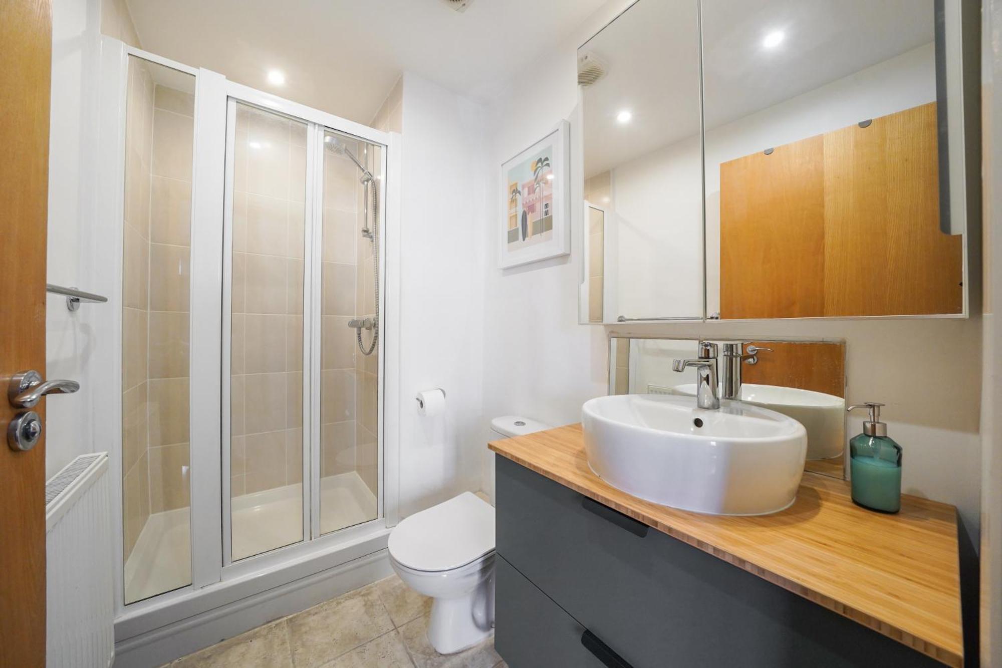 City Riverside - 2 Bedroom & Free Parking Barking  Exteriör bild
