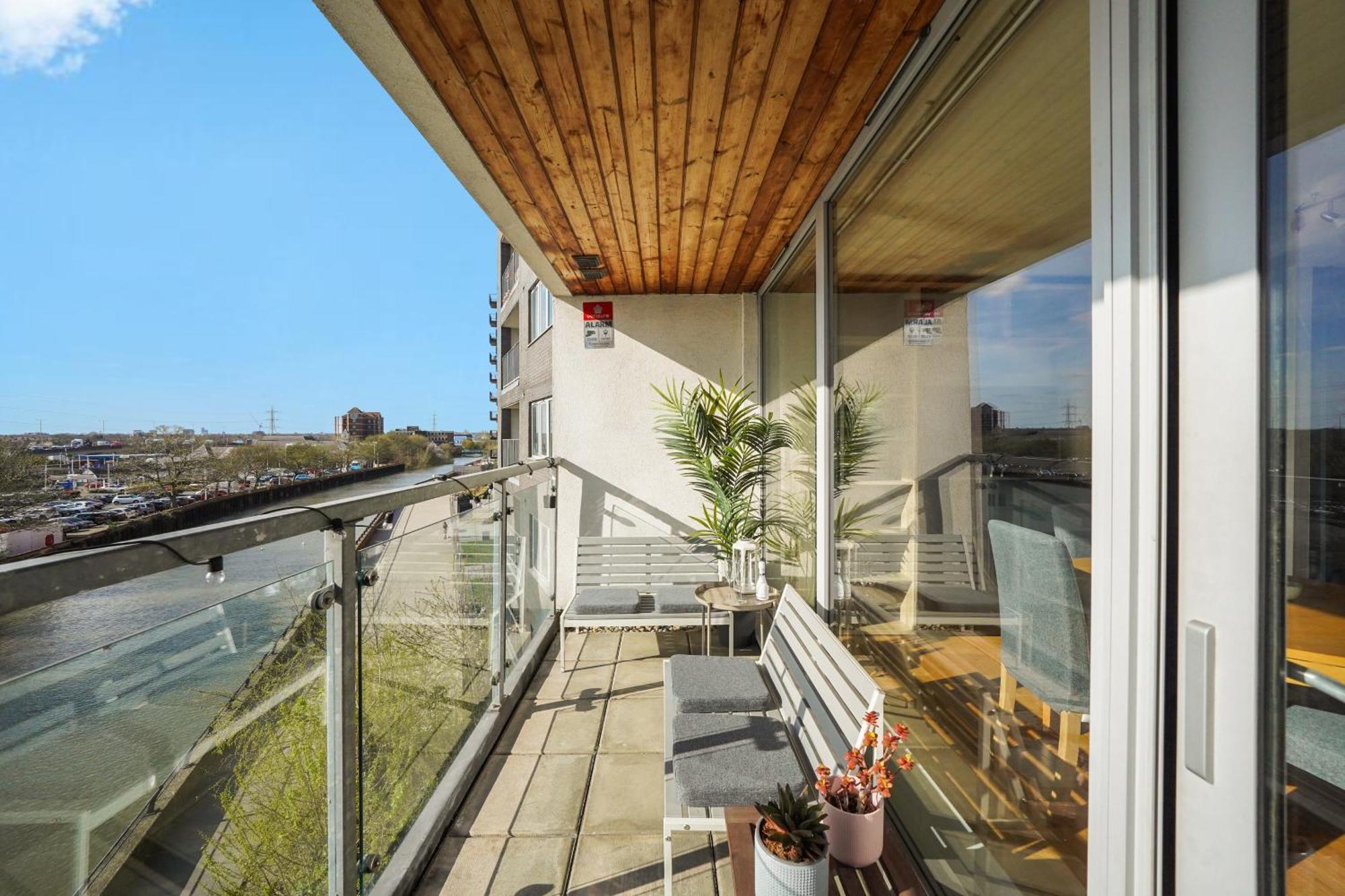 City Riverside - 2 Bedroom & Free Parking Barking  Exteriör bild